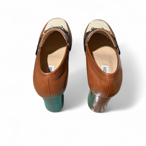 Steve Madden Tan, Cream, and Black platform loafer heels - Picture 5 of 5